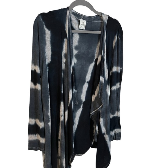 An American Age cardigan in size medium - Picture 2 of 6